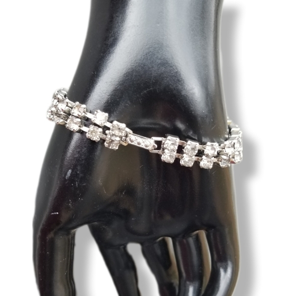 VINTAGE 1950s SILVERTONE & DIAMANTE CRYSTAL MESH CHAIN BRACELET - Picture 4 of 10